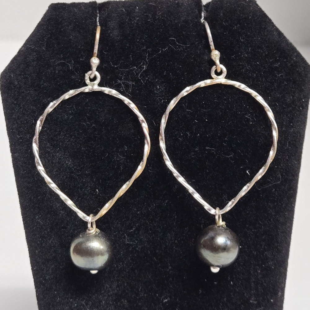 Silvertone Twisted Wire Hoop Earrings w/ Black FW Pearls 2"X1", Pearls 9mm